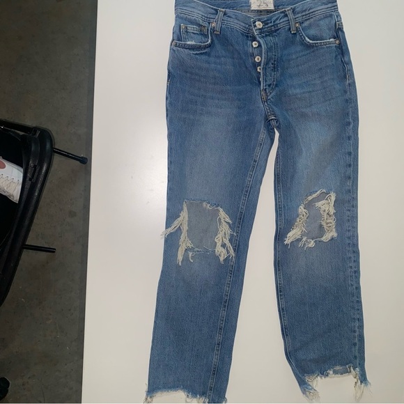 NWOT WE THE FREE MAGGIE MID RISE DISTRESSED JEANS FREE PEOPLE POPULAR BRAND - Picture 6 of 15